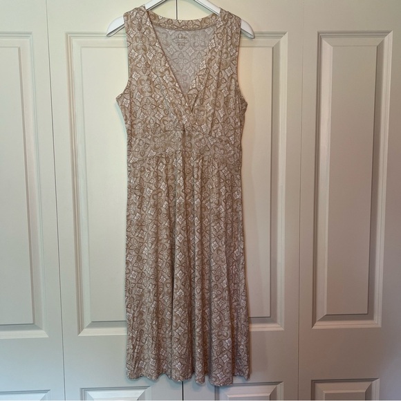 L.L. Bean Dresses & Skirts - L.L. Bean women’s outdoor floral mosaic dress. Size Medium.